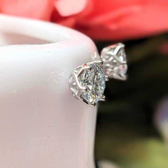 1CT x 2 Elegant Moissanite Earrings, 6 Prong, 925 Silver - Picture 5 of 14
